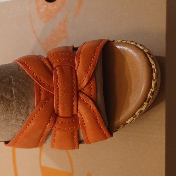 KORKS Women's sz 7 DEE Buckle Block Heels Sandals NWB $110 - Picture 3 of 7